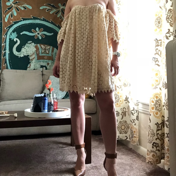 Tularosa Cream Flower Dress - Picture 4 of 6
